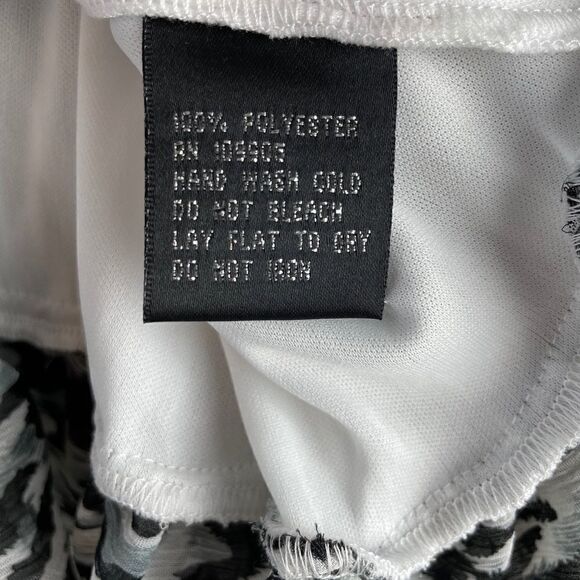NWT Essentials by Milano Blouse Top Size M - Picture 8 of 8